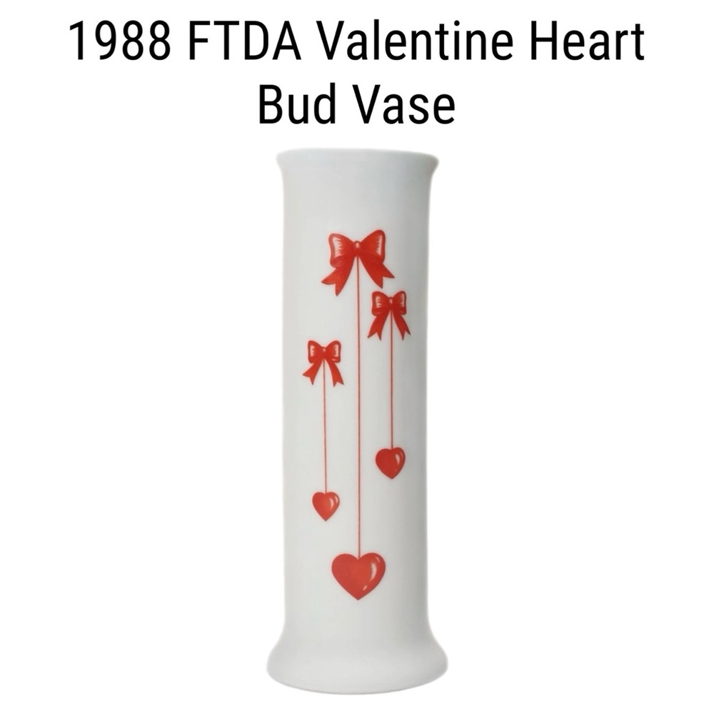 Vintage FTDA 1988 Ceramic Valentine Heart Bud Vase